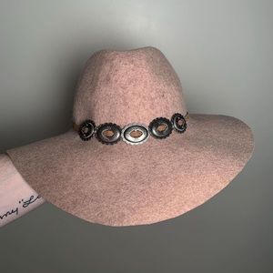 NWT American Eagle wool hat
One size